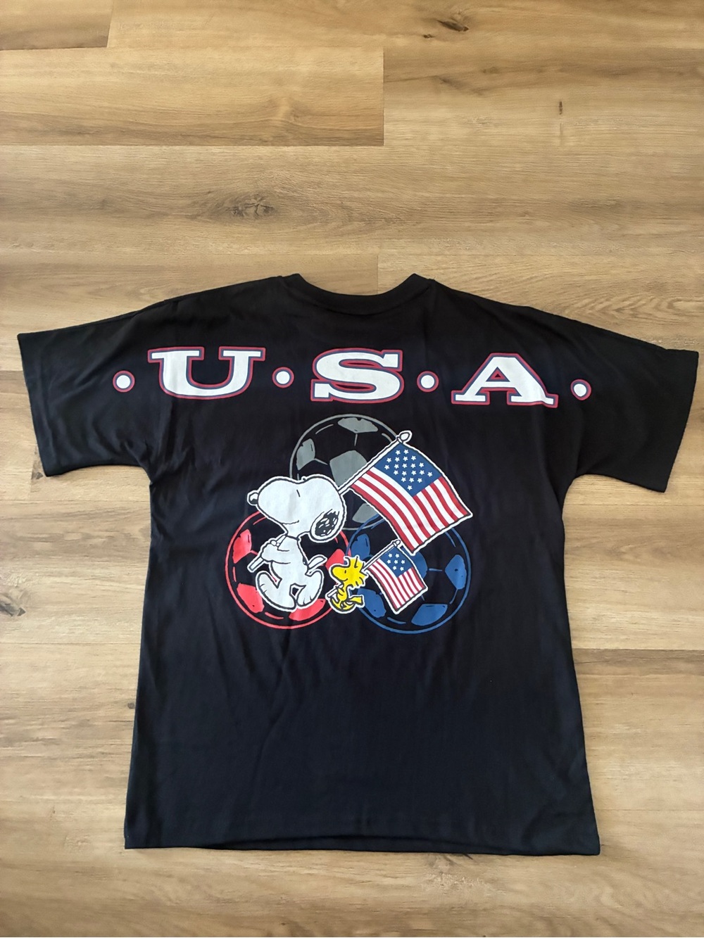 Peanuts Snoopy USA Soccer Graphic T-Shirt Men’s Medium Black Double-Sided NWOT